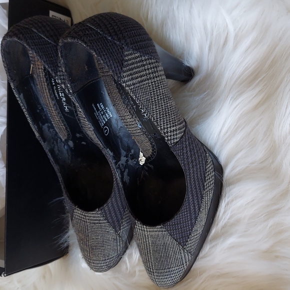 Isaac Mizrahi Grey Herrinbone Plaid Platform Heels - Picture 4 of 8
